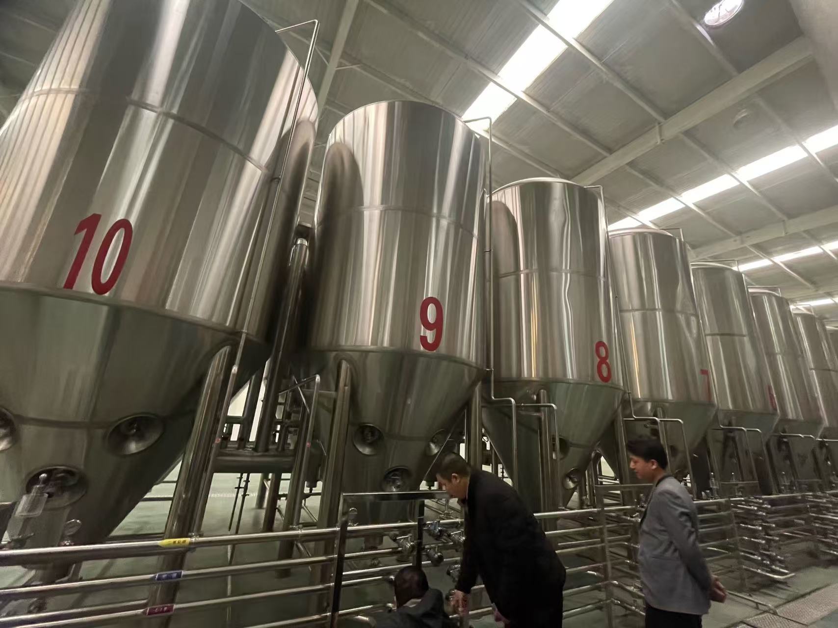 牡丹江精酿啤酒设备厂—平面布置、设备设计、制造、调试、培训等一条龙服务